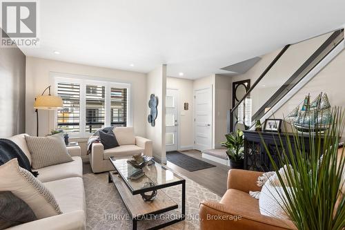 5 - 727 Apricot Drive, London South (South K), ON - Indoor Photo Showing Living Room