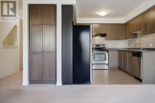 71 Tabaret Crescent, Oshawa, ON - Indoor Photo Showing Kitchen