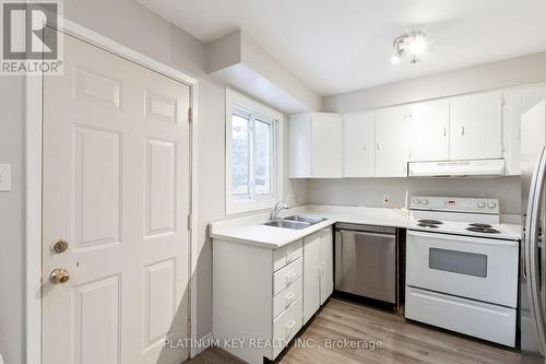 70 - 700 Exeter Road, London South (South X), ON - Indoor Photo Showing Kitchen With Double Sink