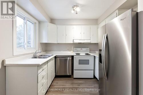 70 - 700 Exeter Road, London South (South X), ON - Indoor Photo Showing Kitchen With Double Sink
