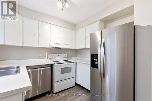 70 - 700 Exeter Road, London South (South X), ON - Indoor Photo Showing Kitchen With Double Sink