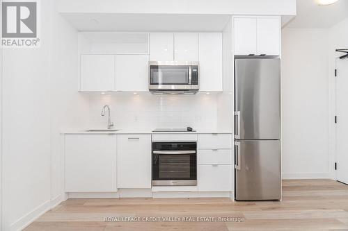 413 - 70 Princess Street E, Toronto, ON - Indoor Photo Showing Kitchen