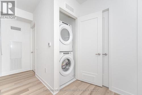 413 - 70 Princess Street E, Toronto, ON - Indoor Photo Showing Laundry Room