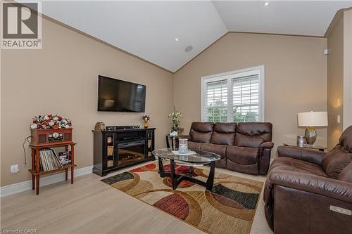 3985 Lower Coach Road, Fort Erie, ON - Indoor Photo Showing Living Room