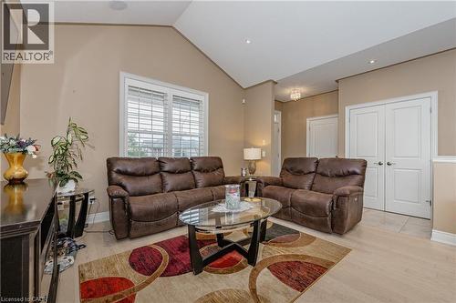 3985 Lower Coach Road, Fort Erie, ON - Indoor Photo Showing Living Room