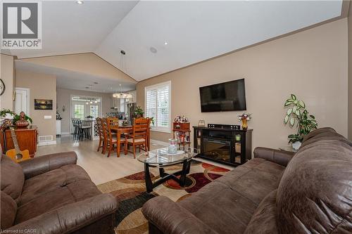 3985 Lower Coach Road, Fort Erie, ON - Indoor Photo Showing Living Room