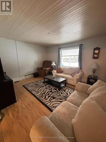 1022 Bridge Street, Frontenac (Frontenac Centre), ON - Indoor Photo Showing Living Room