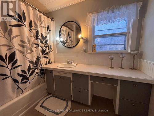 1022 Bridge Street, Frontenac (Frontenac Centre), ON - Indoor Photo Showing Bathroom