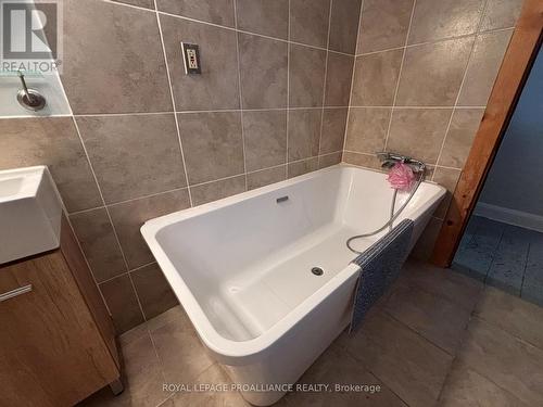 1022 Bridge Street, Frontenac (Frontenac Centre), ON - Indoor Photo Showing Bathroom