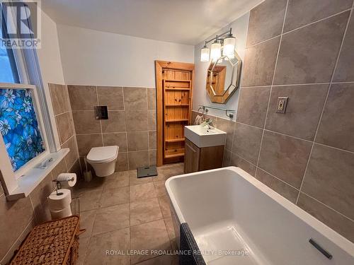 1022 Bridge Street, Frontenac (Frontenac Centre), ON - Indoor Photo Showing Bathroom