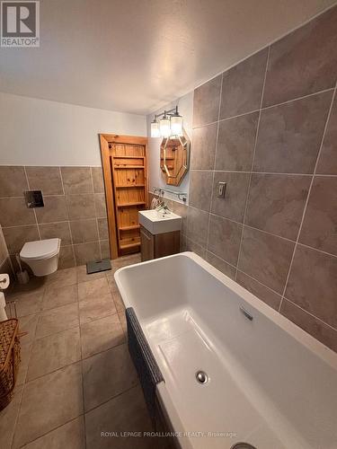 1022 Bridge Street, Frontenac (Frontenac Centre), ON - Indoor Photo Showing Bathroom