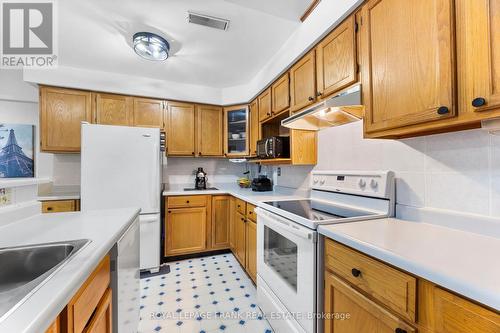 E12 - 1665 Nash Road, Clarington (Courtice), ON - Indoor Photo Showing Kitchen