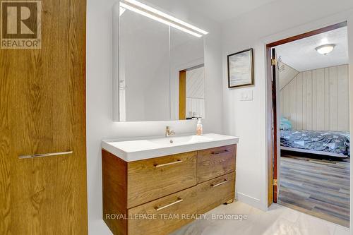 87 Russell Street E, Smiths Falls, ON - Indoor Photo Showing Bathroom