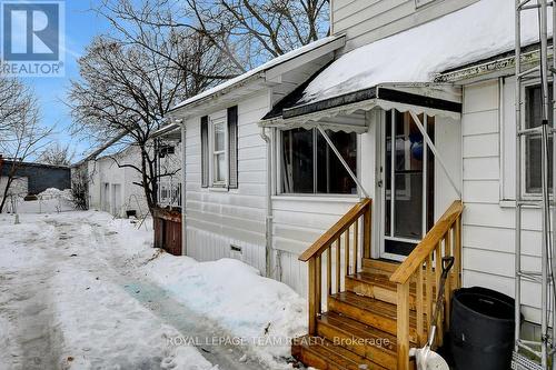 87 Russell Street E, Smiths Falls, ON - Outdoor