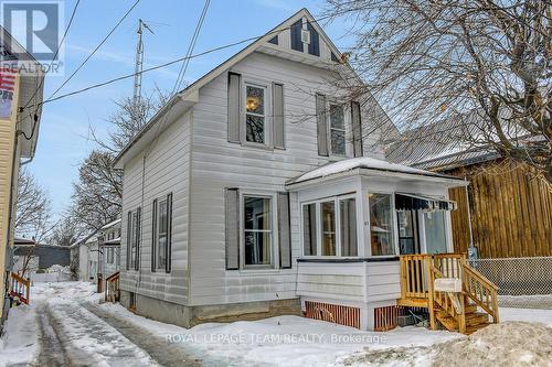 87 RUSSELL STREET E  Smiths Falls, ON K7A 1G8