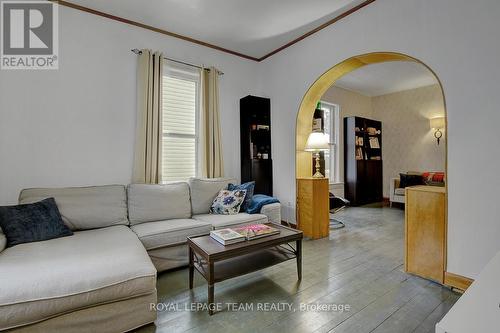 87 Russell Street E, Smiths Falls, ON - Indoor Photo Showing Living Room