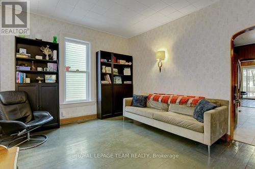 87 Russell Street E, Smiths Falls, ON - Indoor Photo Showing Living Room