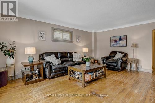 103 Glynn Avenue, Ottawa, ON - Indoor Photo Showing Living Room