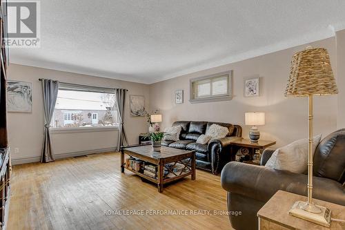 103 Glynn Avenue, Ottawa, ON - Indoor Photo Showing Living Room