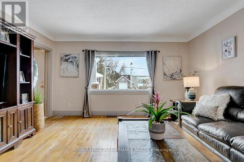 103 Glynn Avenue, Ottawa, ON - Indoor Photo Showing Living Room