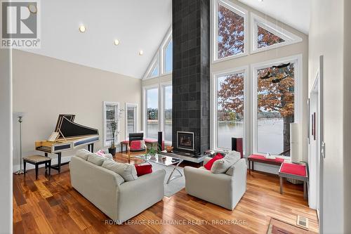 1682 Jackson Boulevard, Kingston (Kingston East (Incl Cfb Kingston)), ON - Indoor Photo Showing Living Room With Fireplace