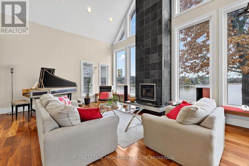 1682 Jackson Boulevard, Kingston (Kingston East (Incl Cfb Kingston)), ON - Indoor Photo Showing Living Room With Fireplace