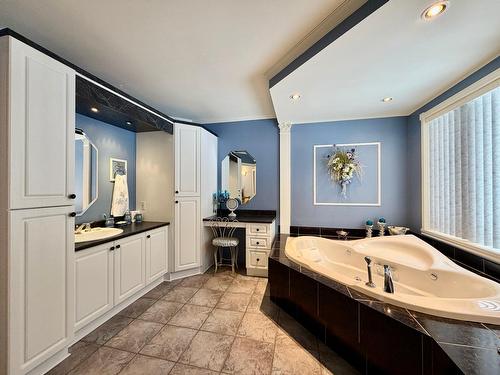 Salle de bains - 235 Rue Copeland, Lachute, QC - Indoor Photo Showing Bathroom