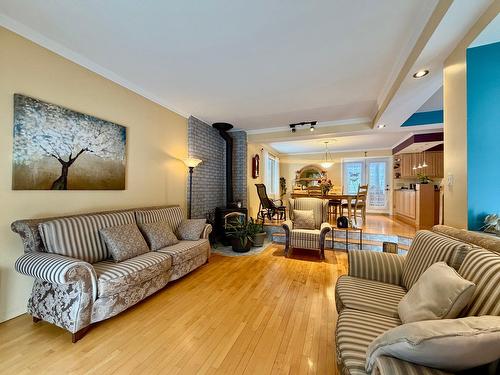 Salon - 235 Rue Copeland, Lachute, QC - Indoor Photo Showing Living Room