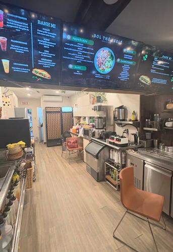 Commerce - 4314 Rue St-Denis, Montréal (Le Plateau-Mont-Royal), QC 