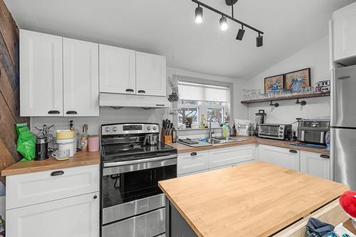 Logement - 178  - 182 67E Rue O., Québec (Charlesbourg), QC - Indoor Photo Showing Kitchen With Double Sink