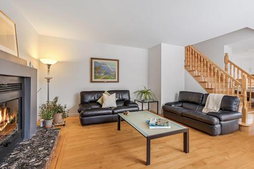 Salon - 114 Ch. Du Mont-Shefford, Shefford, QC - Indoor Photo Showing Living Room With Fireplace