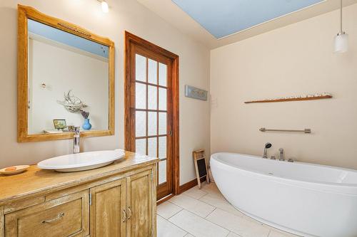 Salle de bains - 1055 Rue St-Jacques, Longueuil (Le Vieux-Longueuil), QC - Indoor Photo Showing Bathroom