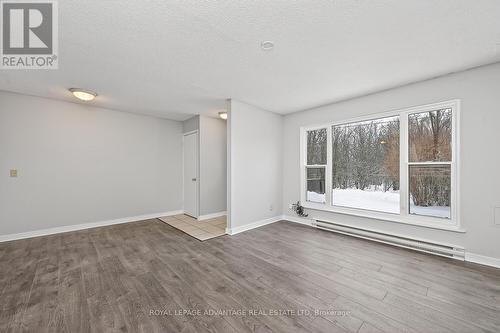P - 4 Pearl Street, Smiths Falls, ON - Indoor Photo Showing Other Room