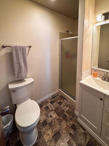 2001 7Th Street, Cranbrook, BC - Indoor Photo Showing Bathroom