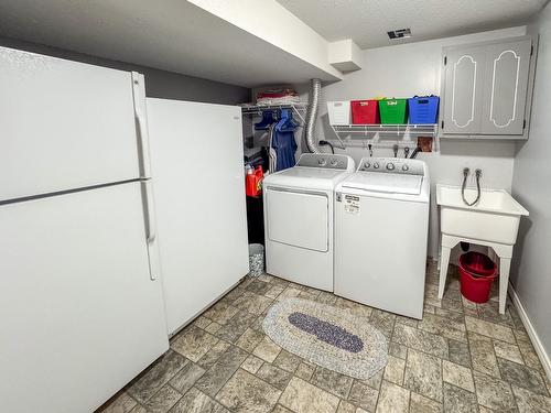 2001 7Th Street, Cranbrook, BC - Indoor Photo Showing Laundry Room