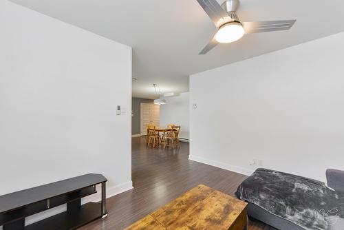 Salon - 149 Rue Desormeaux, Saint-Jérôme, QC - Indoor