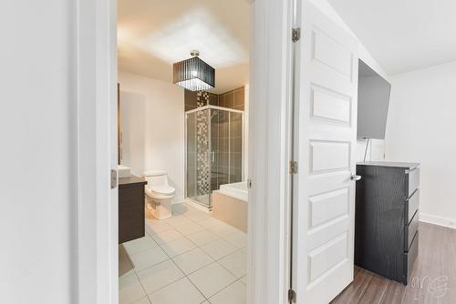 Corridor - 149 Rue Desormeaux, Saint-Jérôme, QC - Indoor Photo Showing Bathroom