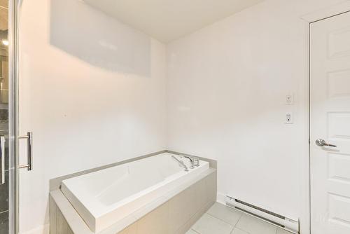 Salle de bains - 149 Rue Desormeaux, Saint-Jérôme, QC - Indoor Photo Showing Bathroom