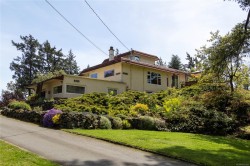 3815 Wilkinson Rd  Saanich, BC V8Z 5A3