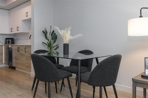 204-2465 Gateway Rd  Langford, BC V9B 6R1