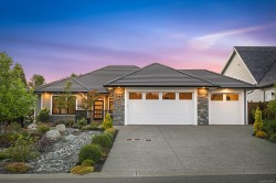 2782 Sheffield Cres  Courtenay, BC V9N 0E4