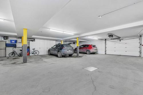 Garage - 203-645 Rue Montmartre, Mascouche, QC - Indoor Photo Showing Garage