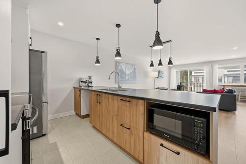 Cuisine - 7-900 Rue Du Gisement, Sherbrooke (Les Nations), QC - Indoor Photo Showing Kitchen With Double Sink With Upgraded Kitchen