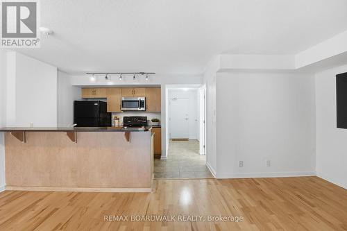 908 - 138 Somerset Street W, Ottawa, ON - Indoor Photo Showing Kitchen