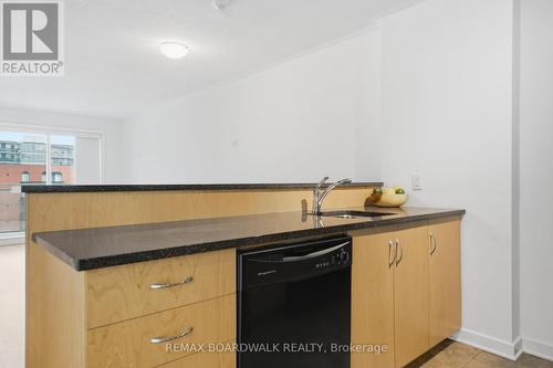 908 - 138 Somerset Street W, Ottawa, ON - Indoor