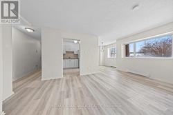 Spacious foyer leads to the living/dining area - 