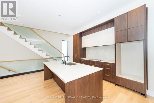 577 Melbourne Avenue, Ottawa, ON - Indoor Photo Showing Kitchen