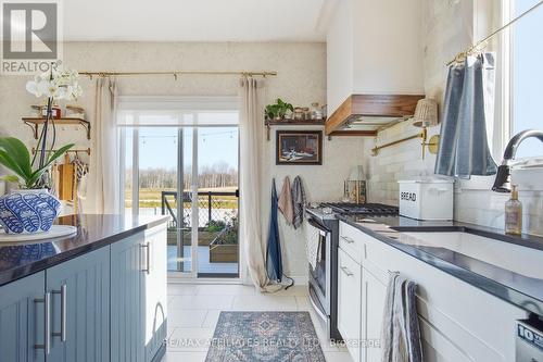 19 Senators Gate Drive, Perth, ON - Indoor Photo Showing Kitchen