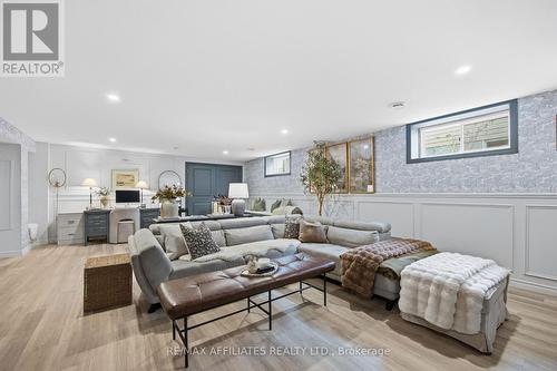 19 Senators Gate Drive, Perth, ON - Indoor Photo Showing Living Room