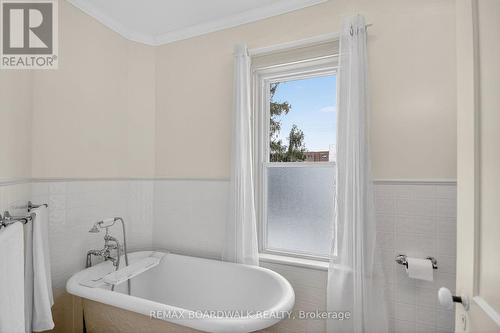 11 Alfred Street, Smiths Falls, ON - Indoor Photo Showing Bathroom